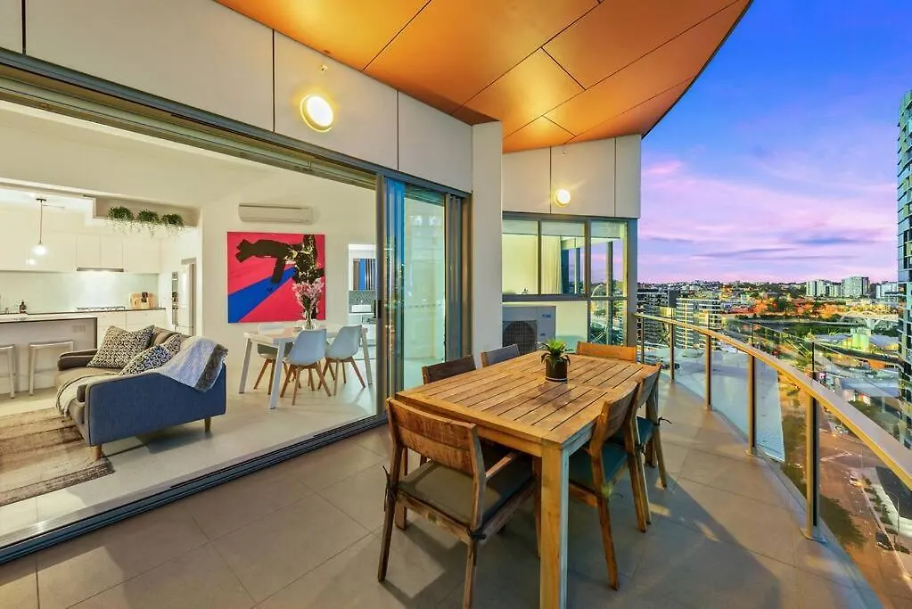 View From The Top ~ 2Bed, 2Bath, 2Parking, Balcony Brisbane 0*,  Australien