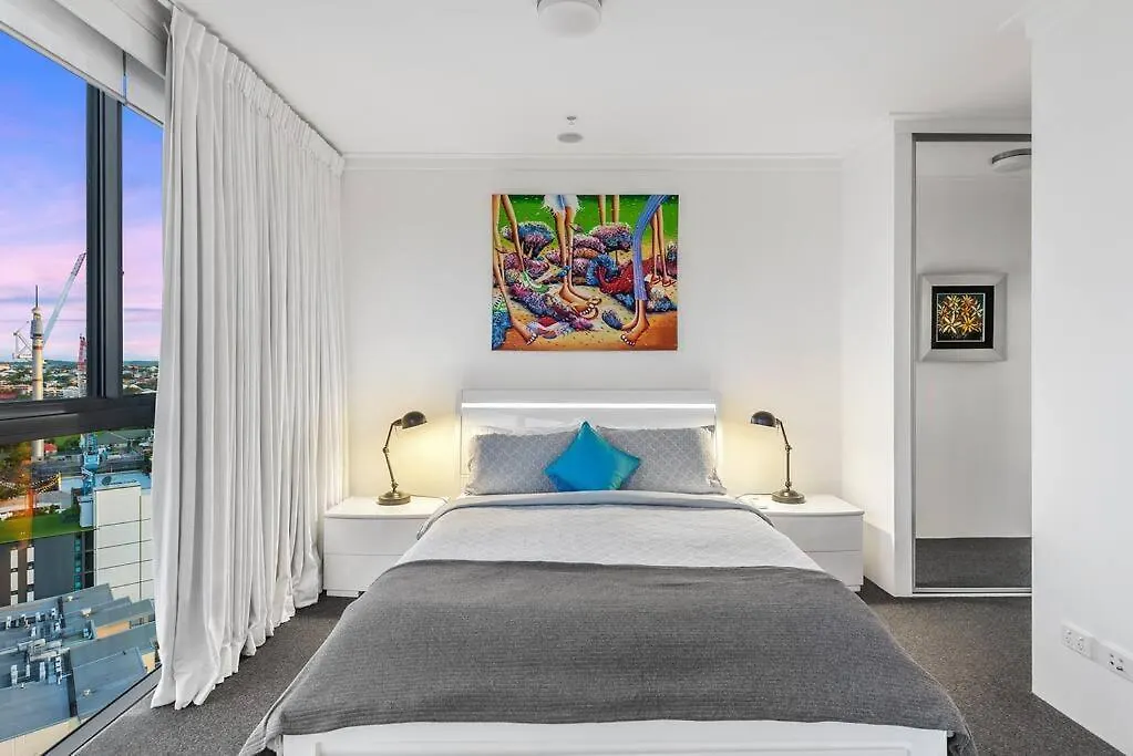 View From The Top ~ 2Bed, 2Bath, 2Parking, Balcony Brisbane 0*,