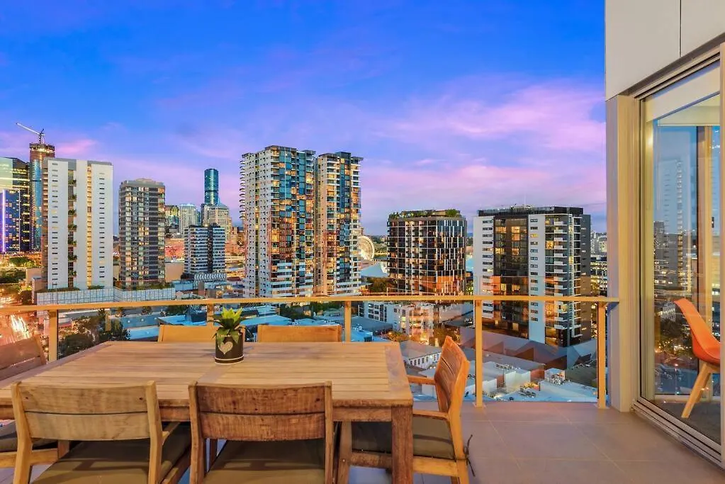 View From The Top ~ 2Bed, 2Bath, 2Parking, Balcony Μπρίσμπεϊν Διαμέρισμα